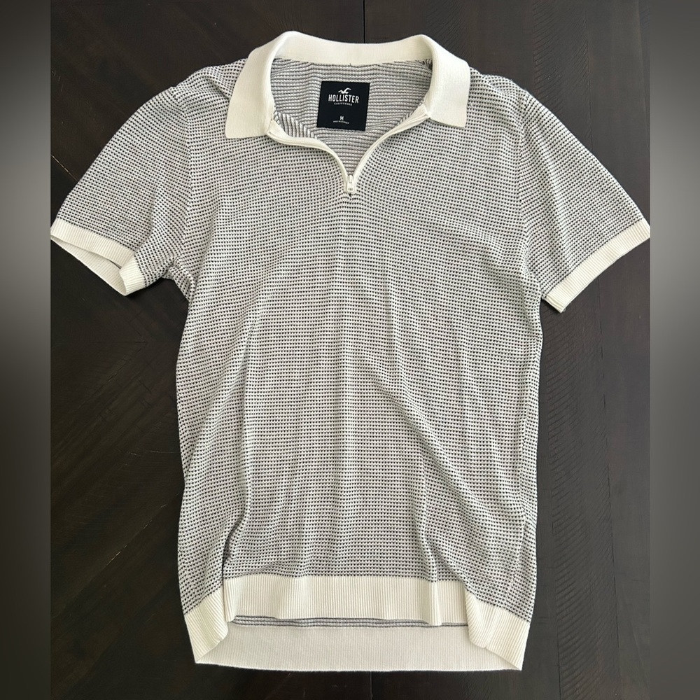 Cream and black pattern Hollister size M